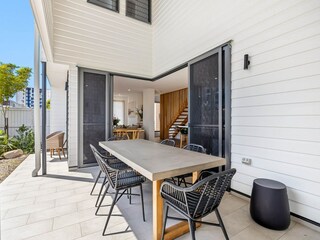 Apartment Welt Outdoor Recording 1