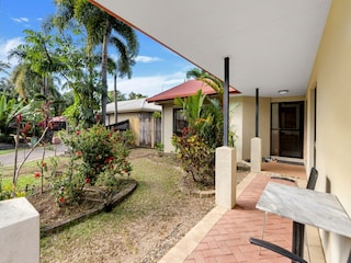 Apartment Trinity Beach Outdoor Recording 10