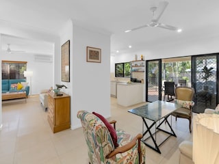 Apartment Trinity Beach Features 23