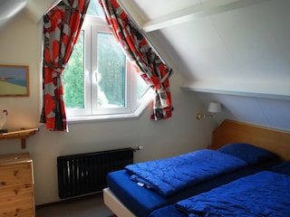 1 der 2 Schlafzimmer oben