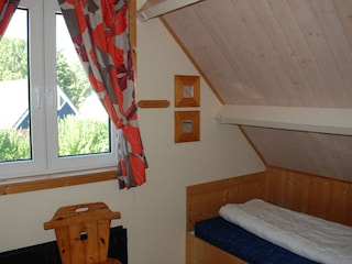 2. Schlafzimmer oben