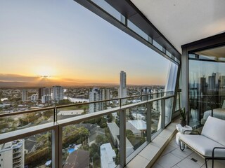 Apartment Broadbeach Outdoor Recording 3