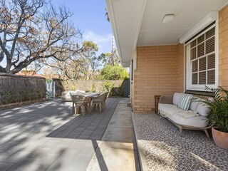 Apartment Welt Outdoor Recording 2