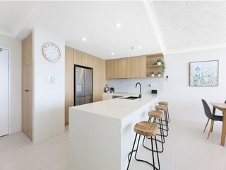Apartment Broadbeach Features 14