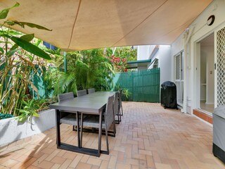 Apartment Welt Outdoor Recording 2
