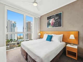 Apartment Broadbeach Features 6