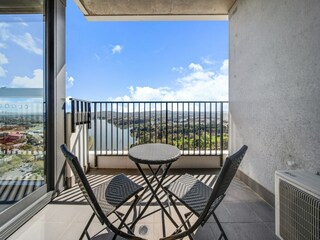 Apartment Welt Outdoor Recording 1