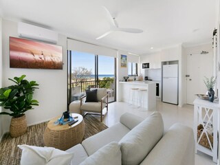 Apartment Broadbeach Features 15