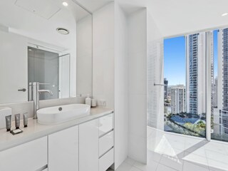 Apartment Broadbeach Features 12