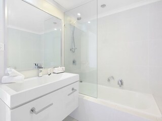 Apartment Broadbeach Features 16