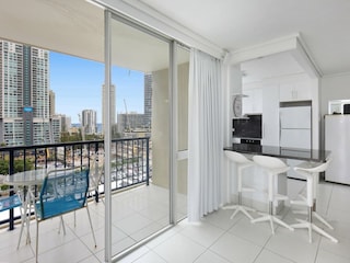 Apartment Broadbeach Features 17