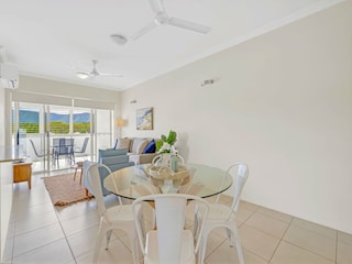 Apartment Trinity Beach Features 14