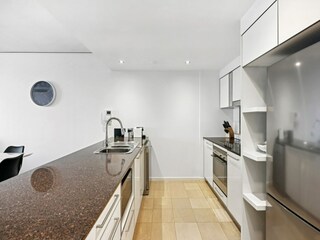 Apartment Broadbeach Features 11