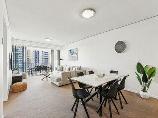 Apartment Broadbeach Features 15