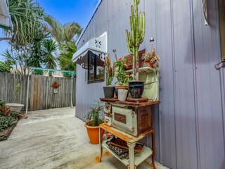 Apartment Welt Outdoor Recording 3