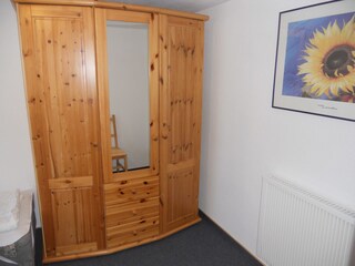 Schrank im Schlafzimmer 2