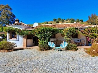 viele sonnige und schattige Plätze zum Genießen