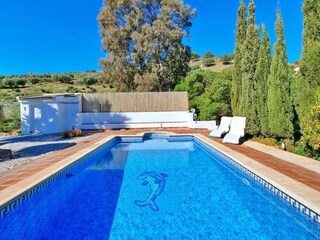 es geht niochts über ein erfrischendes Bad im Pool