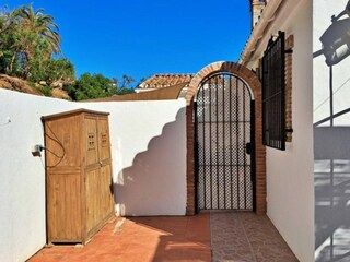 einmal rund ums Haus