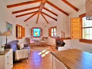 das geschmackvoll rustikale Wohnzimmer