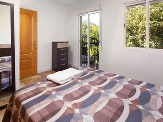 Schlafzimmer 1 mit Blick ins Grüne