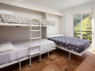 Schlafzimmer 2 für drei Personen