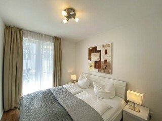 Schlafzimmer mit Doppelbett