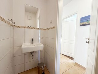 Gäste-WC mit Waschbecken