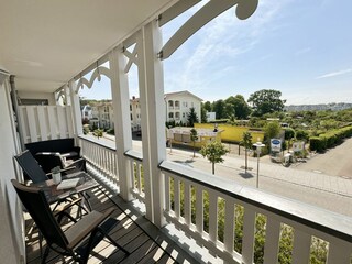 Balkon mit Blick zu den Dächer vom Seepark
