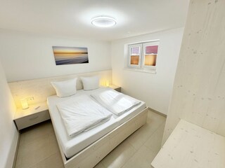 2. Schlafzimmer mit Doppelbett