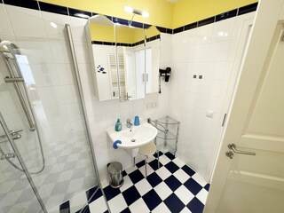 innenliegendes Bad mit Dusche