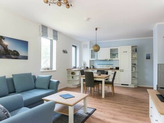 Wohnzimmer mit Esstisch