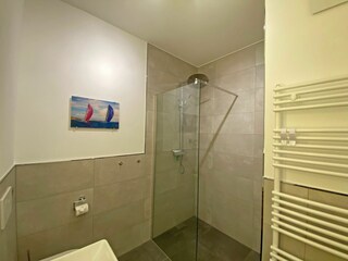 Badezimmer mit Dusche