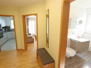 Flur mit kleiner Sitzbank