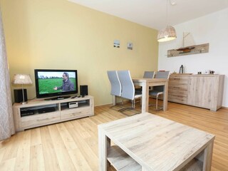 Wohnzimmer mit Blick zum Esstisch