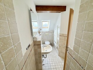 Badezimmer mit Fenster