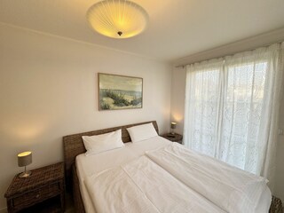 Schlafzimmer mit Doppelbett