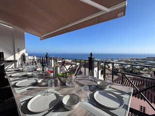 der Balkon vor dem Salon mit grandioser Aussicht