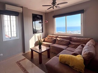 große Sofaecke zum Chillen und Fernsehen