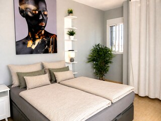 Schlafzimmer 3 mit einem Doppelbett und Klimaanlage