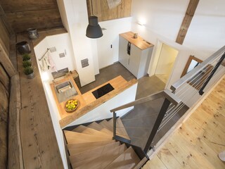 Blick von der offenen Galerie in den Küchenbereich