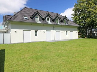 Blick vom Garten zum Haus Sonne