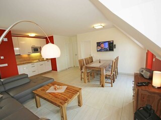 Wohn-/Essbereich mit TV