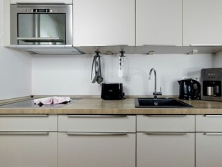 Küchenzeile mit allem was benötigt wird