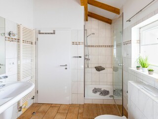 Badezimmer mit Dusche