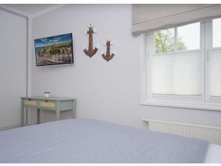 Schlafzimmer mit Kleiderschrank