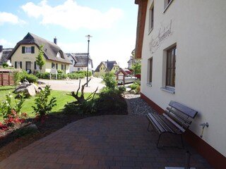 Pause auf der Gartenbank