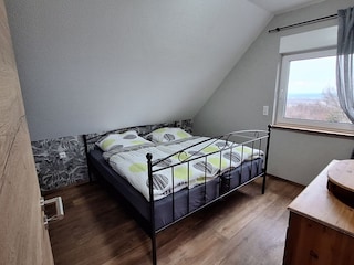 Schlafzimmer 1