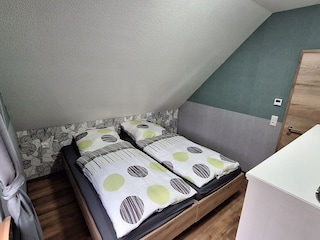 Schlafzimmer 2
