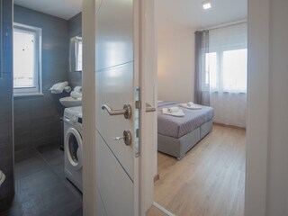 Zugang zum Badezimmer und Schlafzimmer